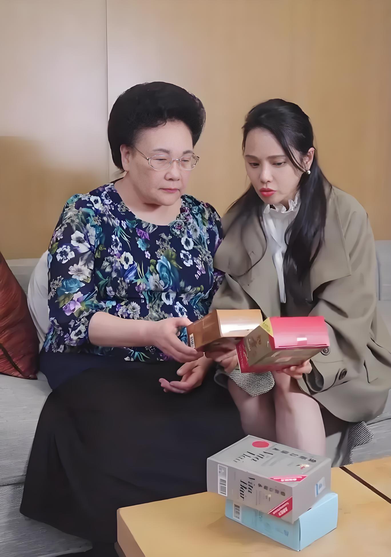 伊能静跟秦昊这段婚姻中，儿子恩利是定心丸，婆婆就是定海神针