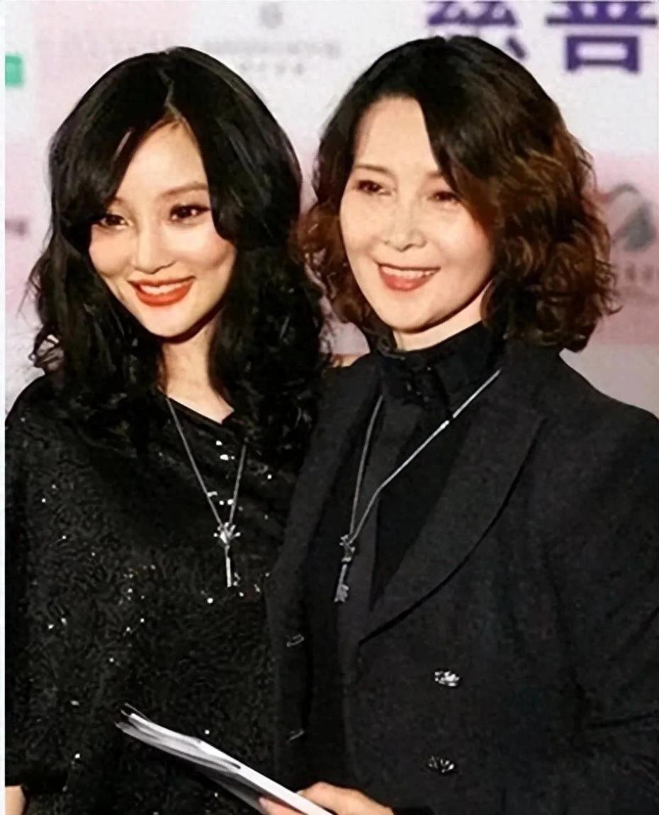 张伟欣爆多年隐情:明知贾乃亮追得太卑微,我亲手把女儿推进火坑