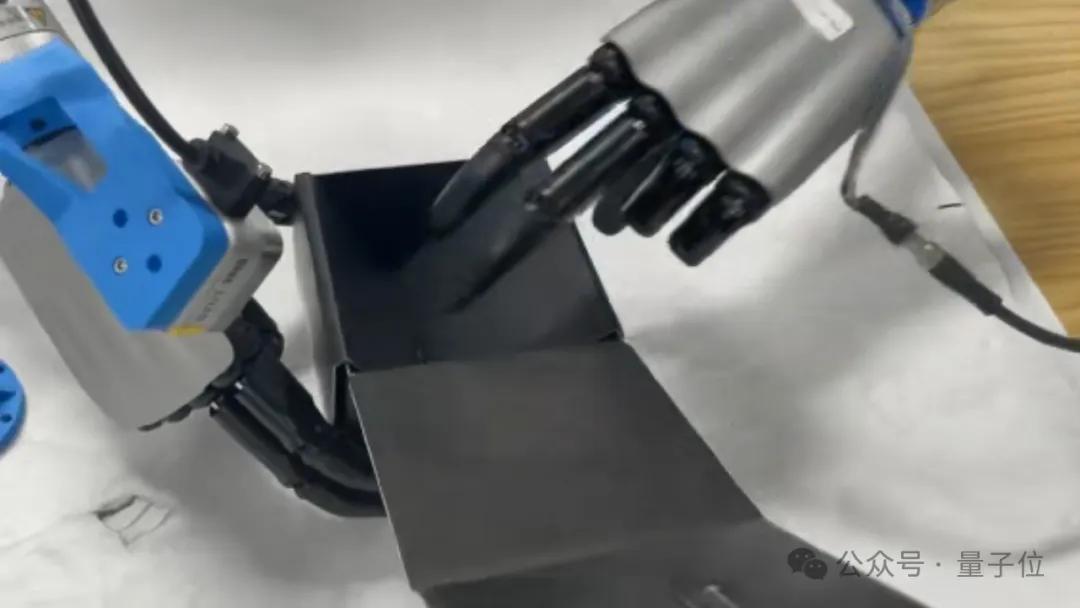 20億砸向00后創業機器人公司！估值一年暴漲7倍，國家級資本重倉