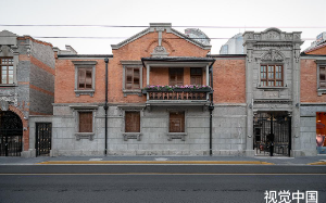 弟弟分走2房和80万，我什么也没有，2年后老宅拆迁500万，全家下跪求我！