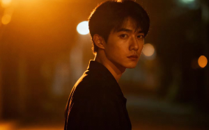 绿皮车上，我被陌生女人故意碰瓷索赔，临别时她给我留下的纸条，改变了我的一生