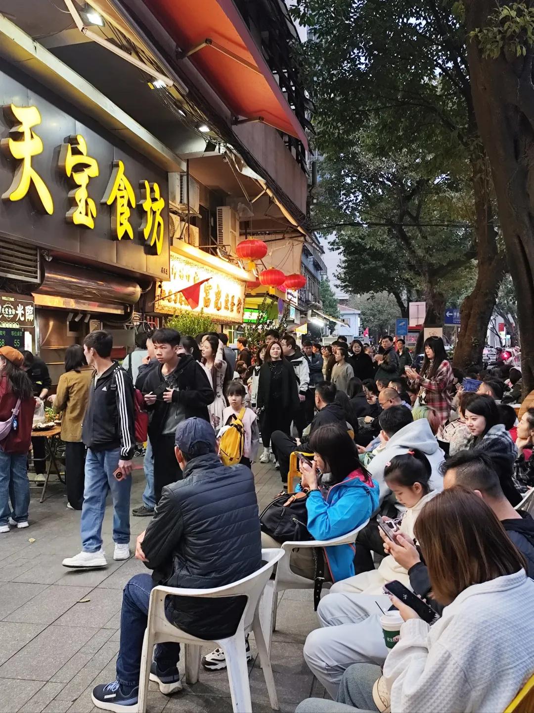 一天五场，为什么顶流歌手扎堆来广州开唱？
