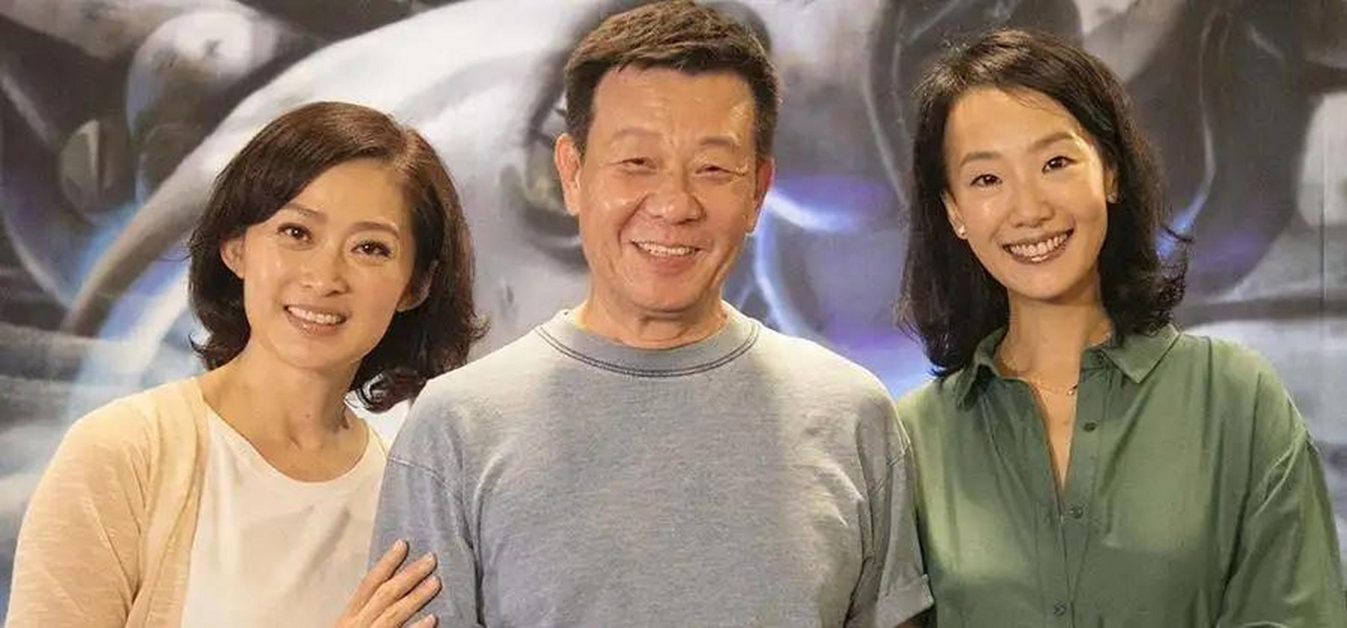 她知三当三，和有妇之夫生活近30年，如今带娃定居美国生活很潇洒