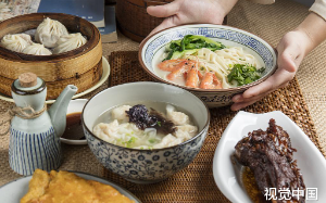 1939年，杜月笙在香港酒楼丢失钱包，动用黑白两道找钱包，只因里面有一张字据