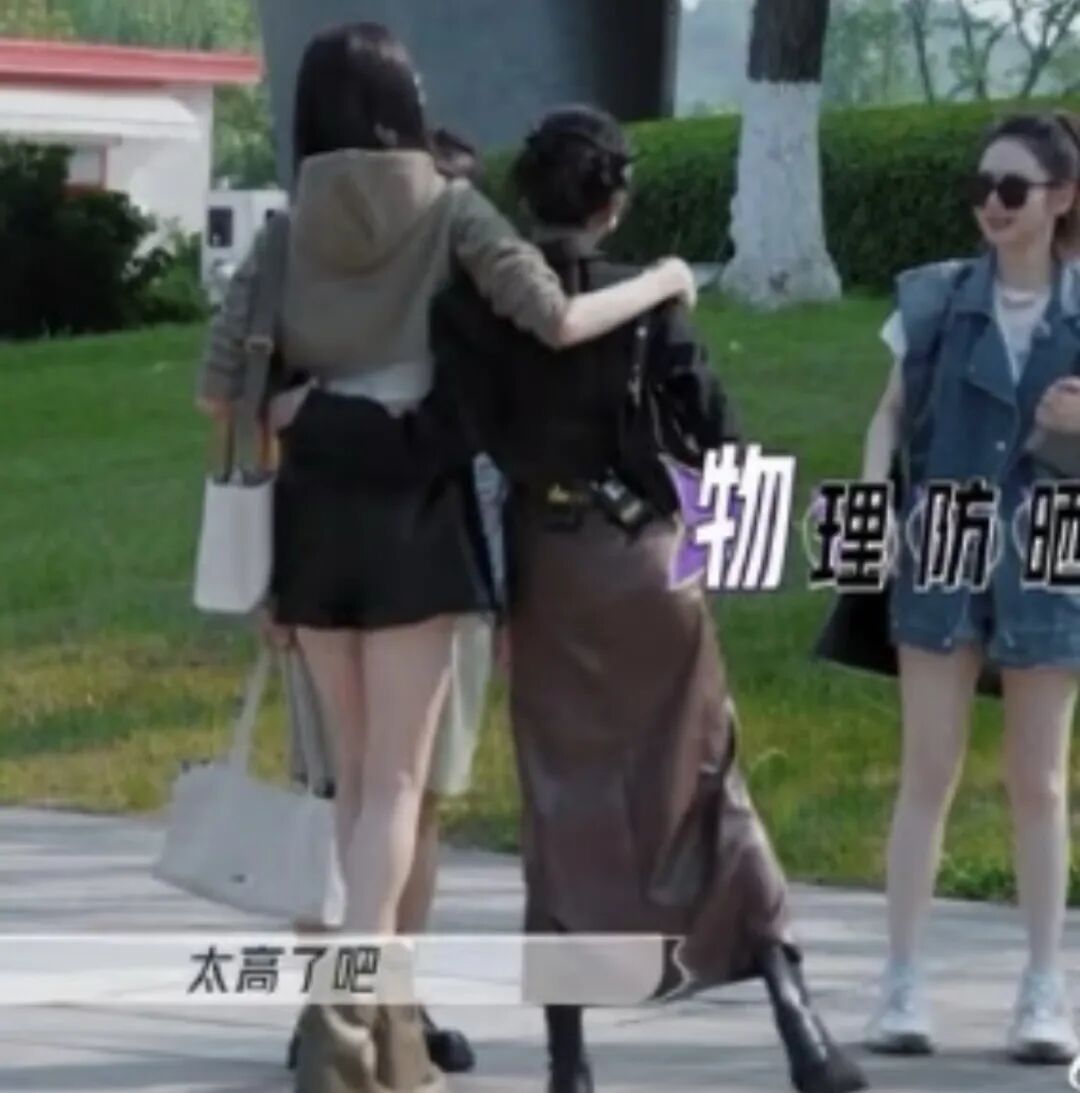 诶不是，张艺凡光个脚怎么就被全网怜爱了？