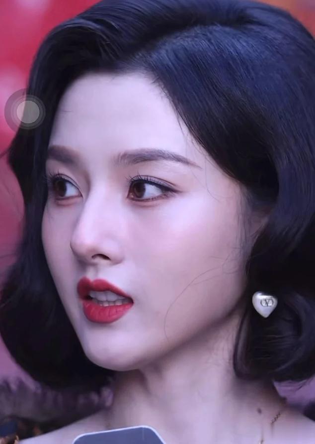 宋祖儿最新生图被疯传，锁骨如刀刻一般，看清全身照，网友炸锅了