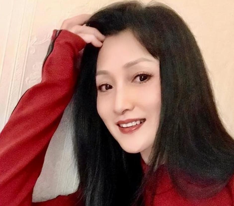 林芳兵北京电影节上引热议！在剧组差点离世，丈夫儿子是她的骄傲