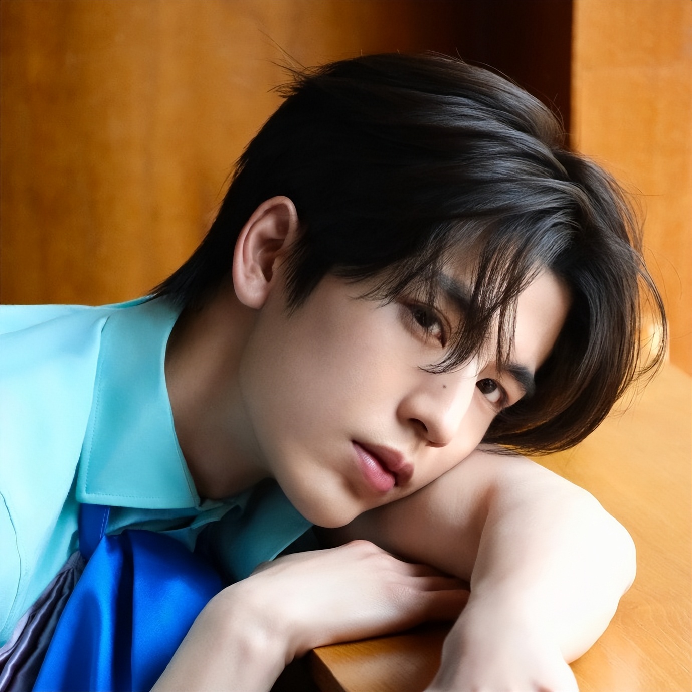 \跳梁小丑\张凌赫跌落神坛,一句话惹众怒处境尴尬,刘亦菲说对了