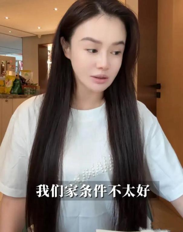 冉莹颖住豪宅哭穷省水电费!转头领养流浪狗,大方买新窝不看价格