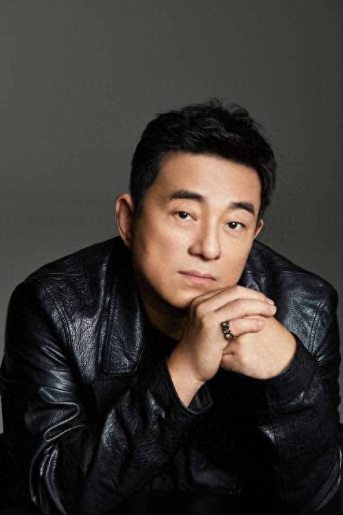 离开拒绝自己的郑裕玲，迎娶小16岁香港富婆，如今彻底变成女儿奴