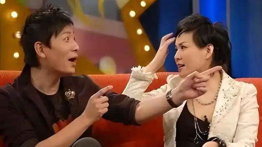 与李静牵手散步近1个月,戴军再曝猛料,又暴露一个小圈子的恶俗