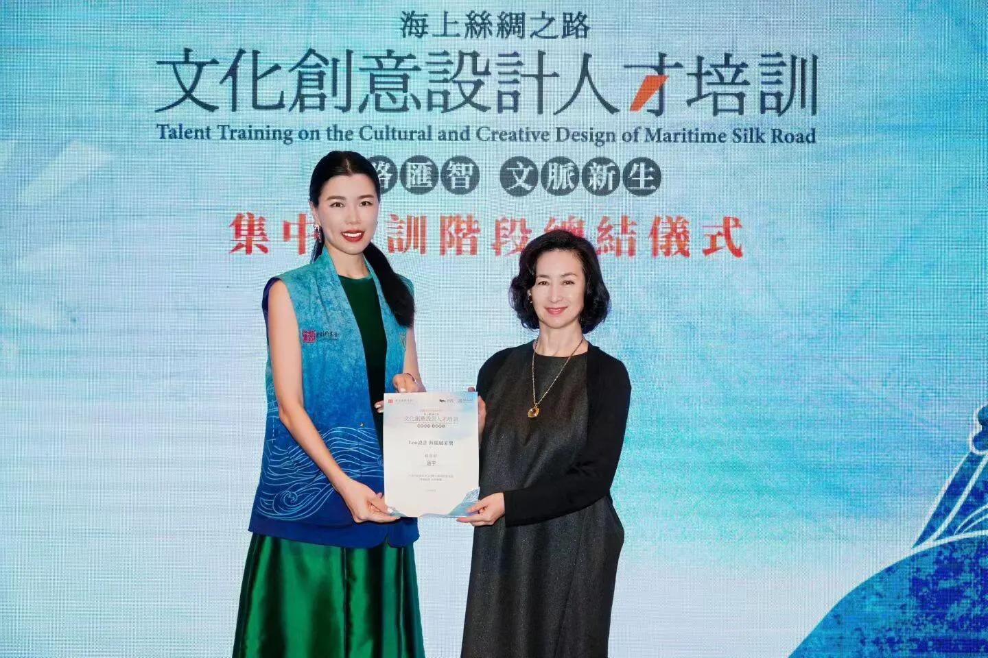 杨受成儿子杨其龙夜店开业，何超欣和何锶珩来捧场，何超琼缺席！