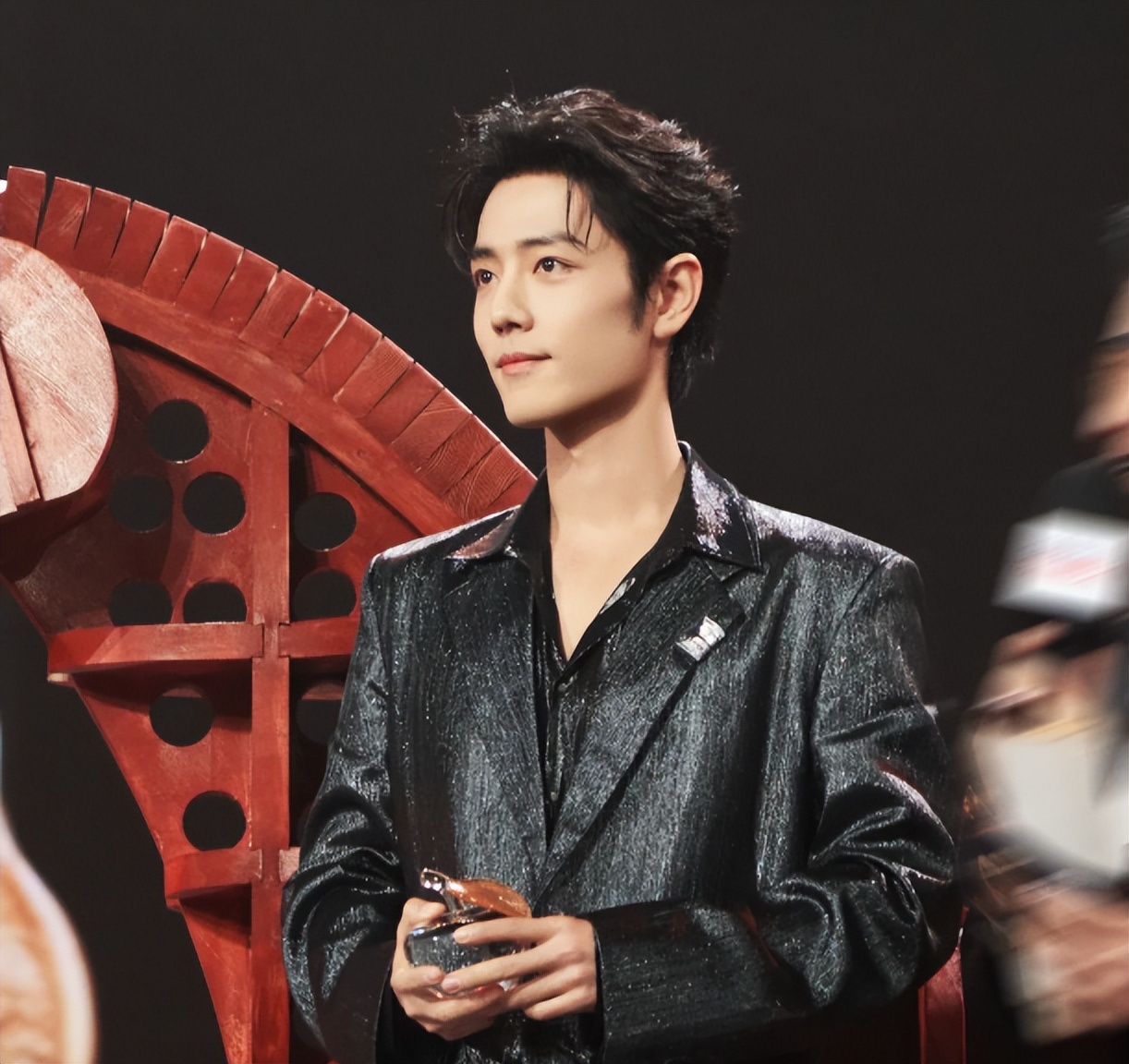 知名大V坦白肖战李沁真实关系，与经纪人相恋传闻，早就真相大白