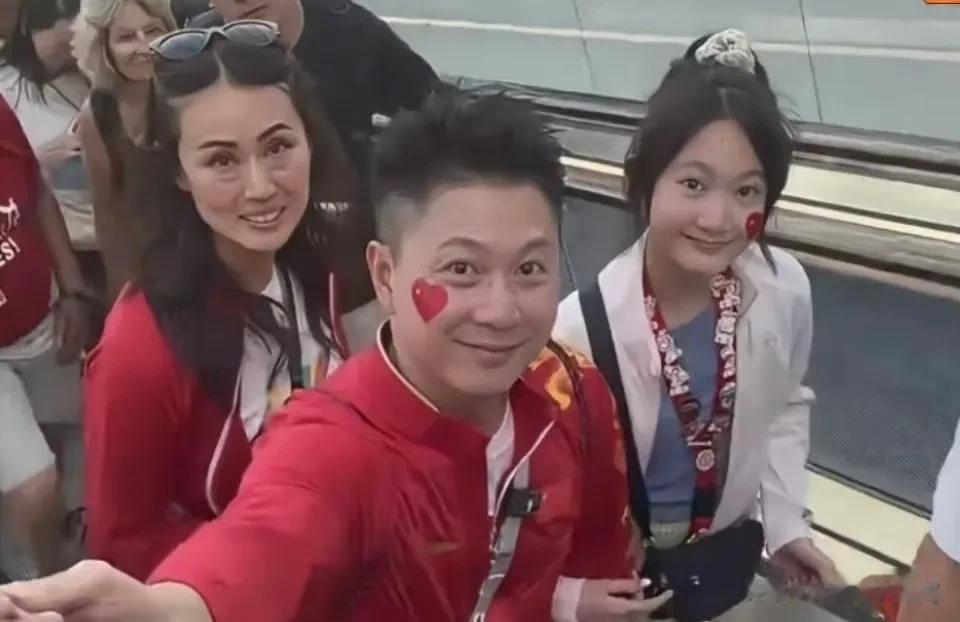 李小鹏女儿奥莉，14岁的她竟然长得神似安陵容，妆容有点显成熟了