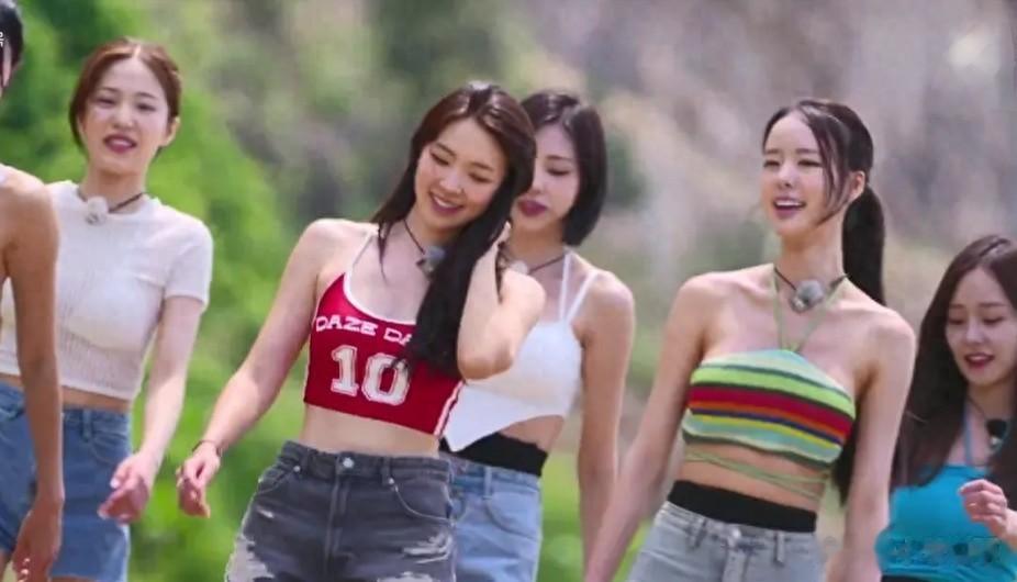 韩国女星节目上一次撩4男，被封“最强海后”，超狂背景曝光