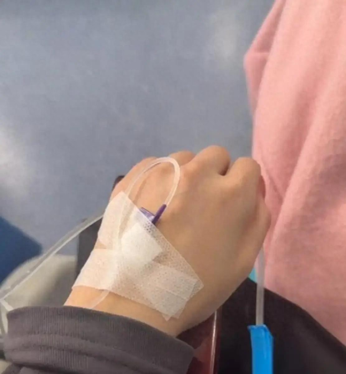 38岁张馨予减肥后体质变差，2个月发烧3次又输液，双腿瘦成皮包骨