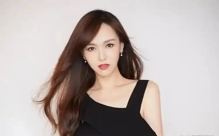 唐嫣深夜公开发文道别