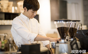 因一杯咖啡师兄骂我败家，还偷我银行卡，我转头让他延毕后，他急哭了