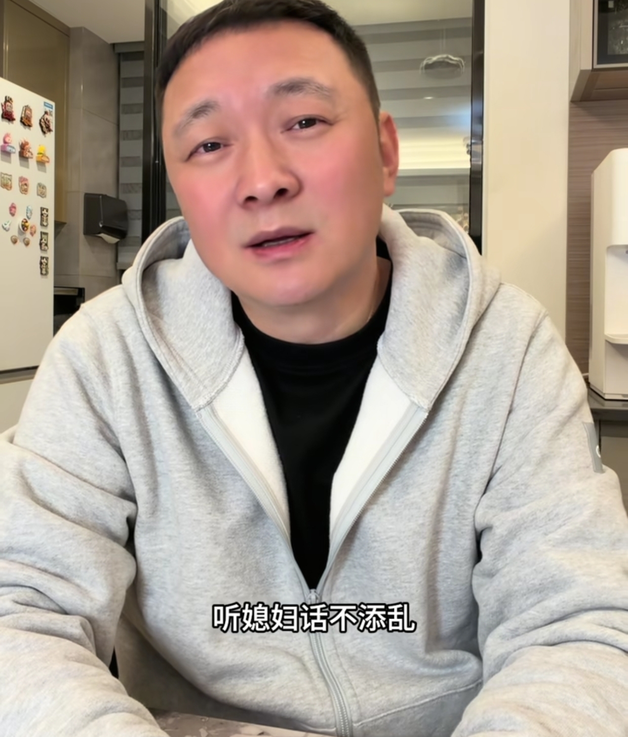 演员田重从迪拜回国！自曝是妻子预感不好催他回国 听老婆话能救命