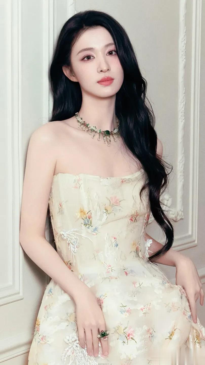 王楚然展现清冷仙气！玉骨清姿遗世独立，静态动态都能经受考验