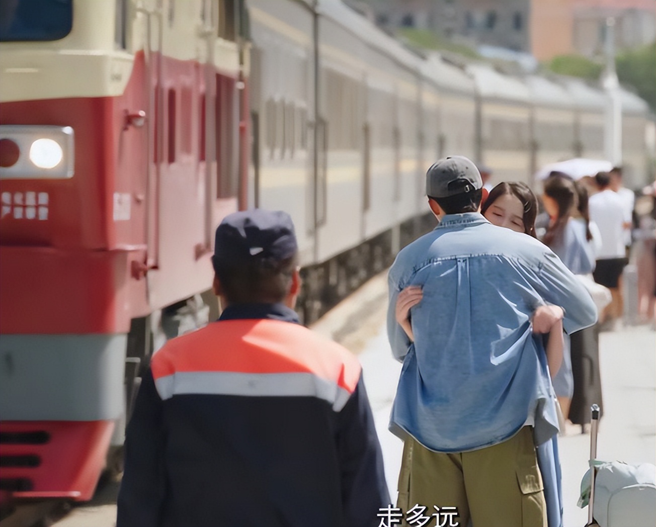 当28岁关晓彤遇上33岁黄景瑜,我才终于明白,为何说CP感是门玄学