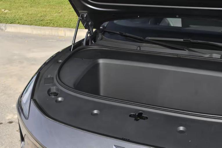 小鹏MONA M03的劲敌?13万就带激光雷达,深蓝L06这车怎样?