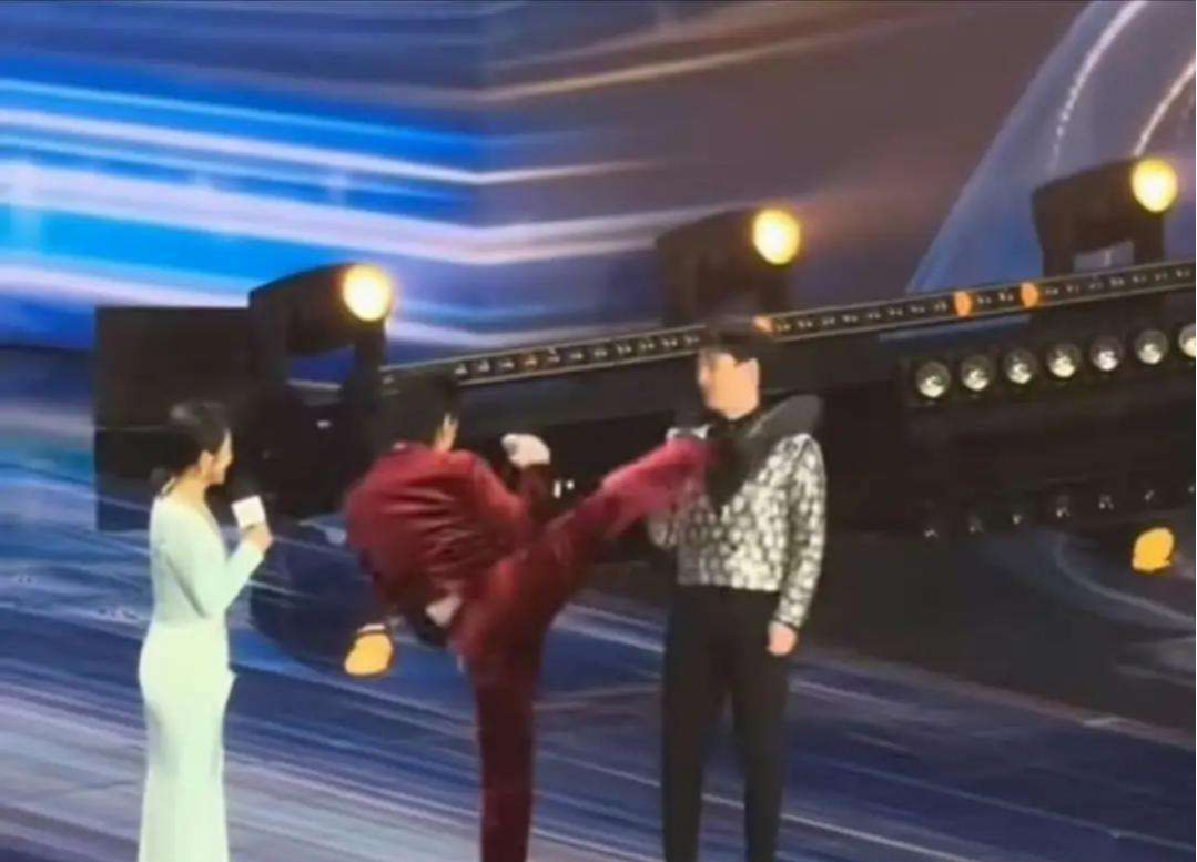 向佐踢主持人后续！