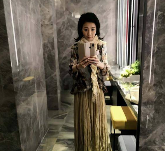 香港知名女星近状，至今单身未婚 ！