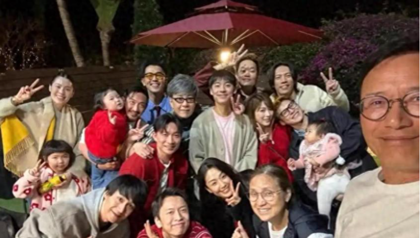 苗侨伟大部分时间都用来陪伴家人，要么和戚美珍在香港过二人世界