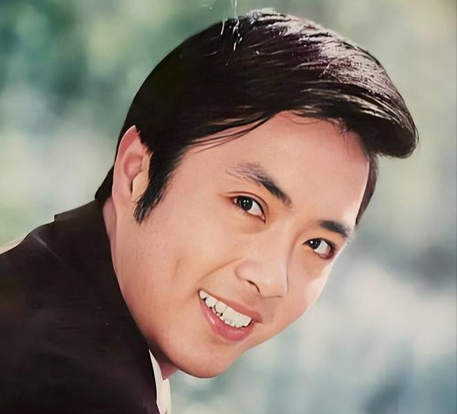 72岁毛永明：移居美国住豪宅，身体发福认不出，妹妹陪他晚年