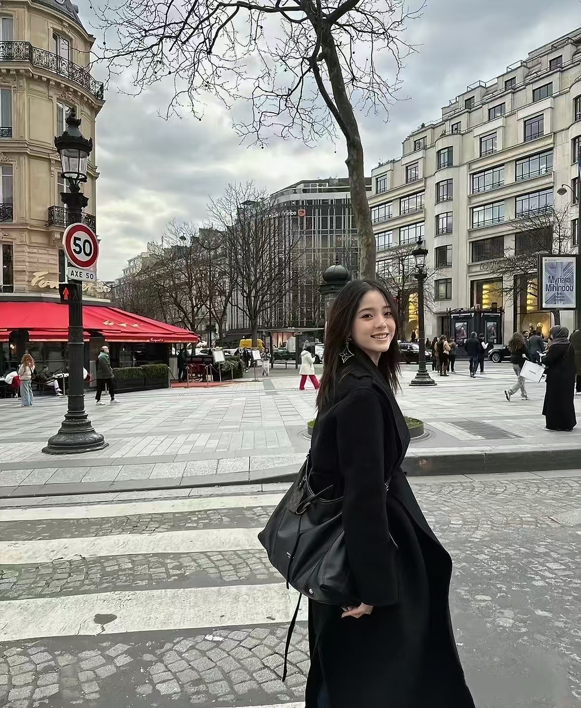 独一份的明媚少女：欧阳娜娜式游客照才是我想要的