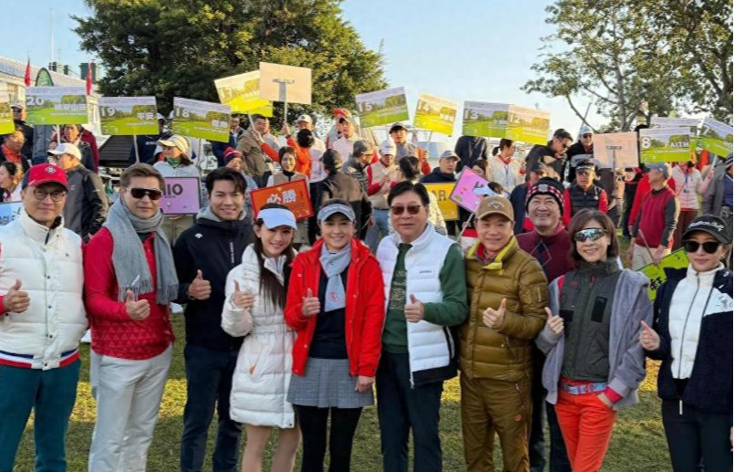 苗侨伟大部分时间都用来陪伴家人，要么和戚美珍在香港过二人世界